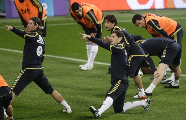 That man over there pulled my hair" - Sergio Ramos. "Mine too!" - Iker]